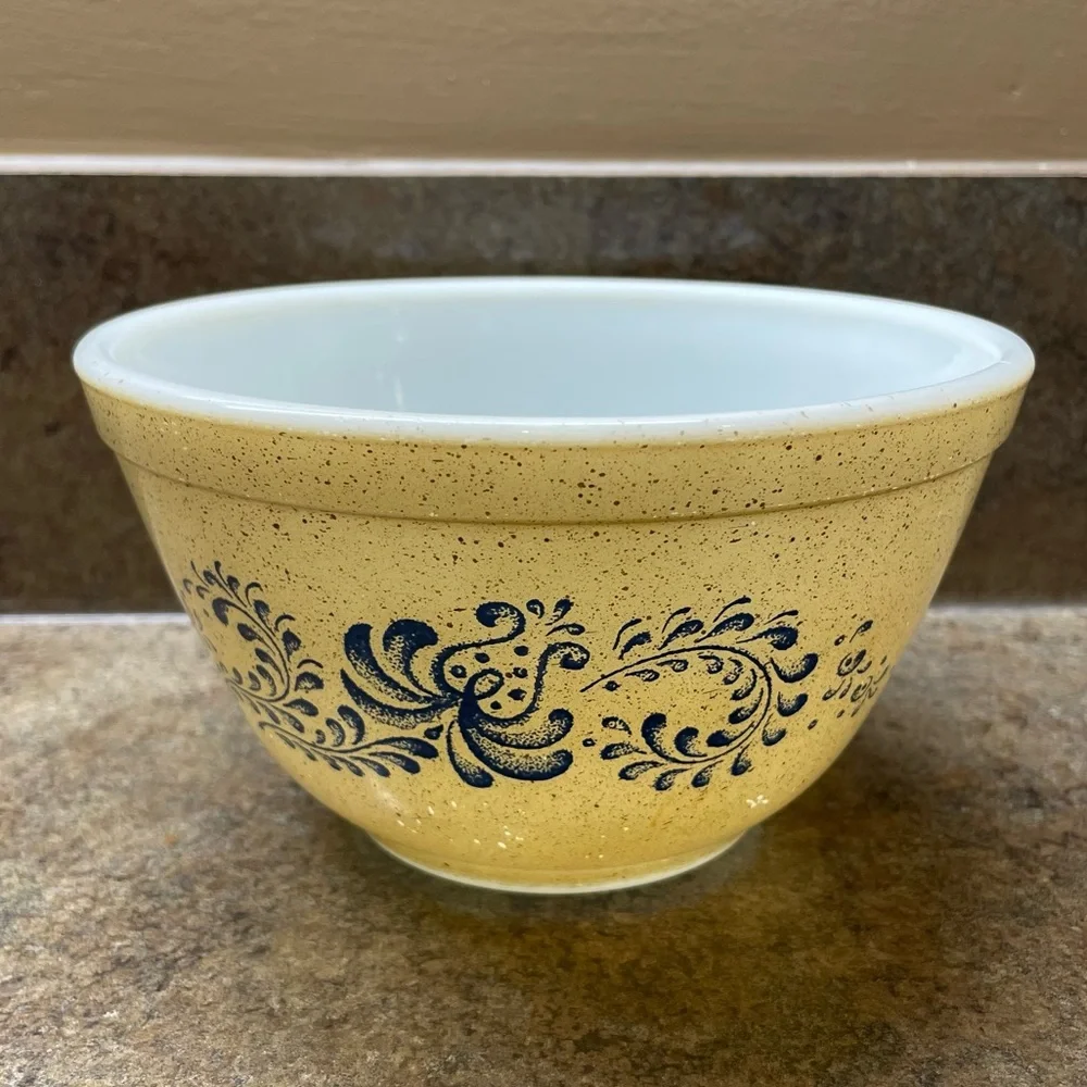 Vintage Pyrex Mixing Bowl 401 750 ml Homestead Tan Blue Floral Pattern